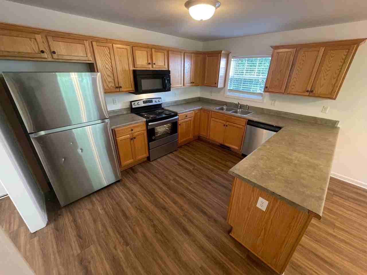 1382 W Hancock Ave - Photo 2 of 13