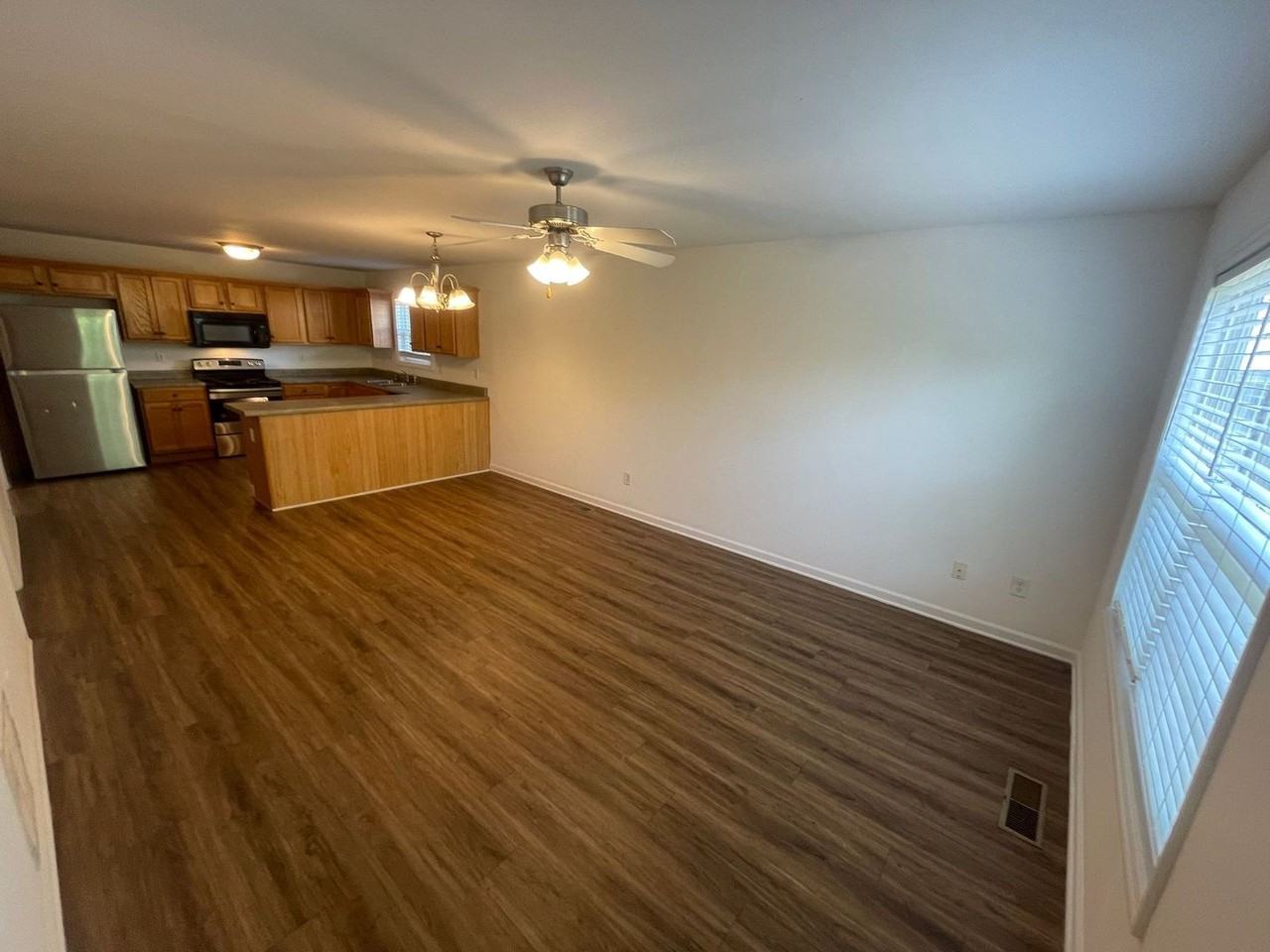 1382 W Hancock Ave - Photo 3 of 13