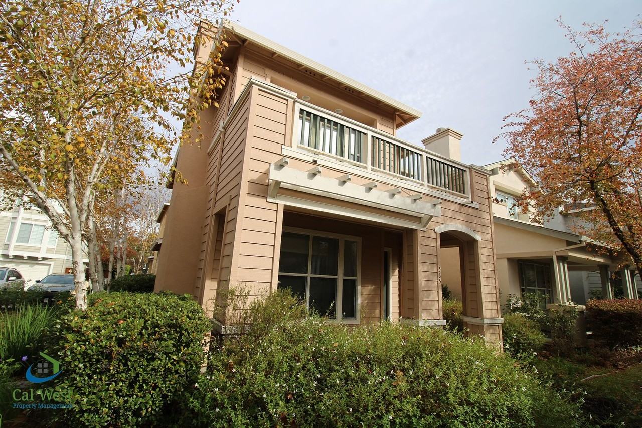 535 Front Ln - Photo 2 of 41