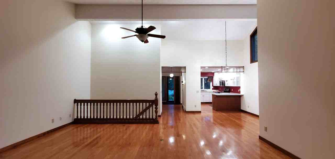 6704 Mission Rdg - Photo 3 of 31