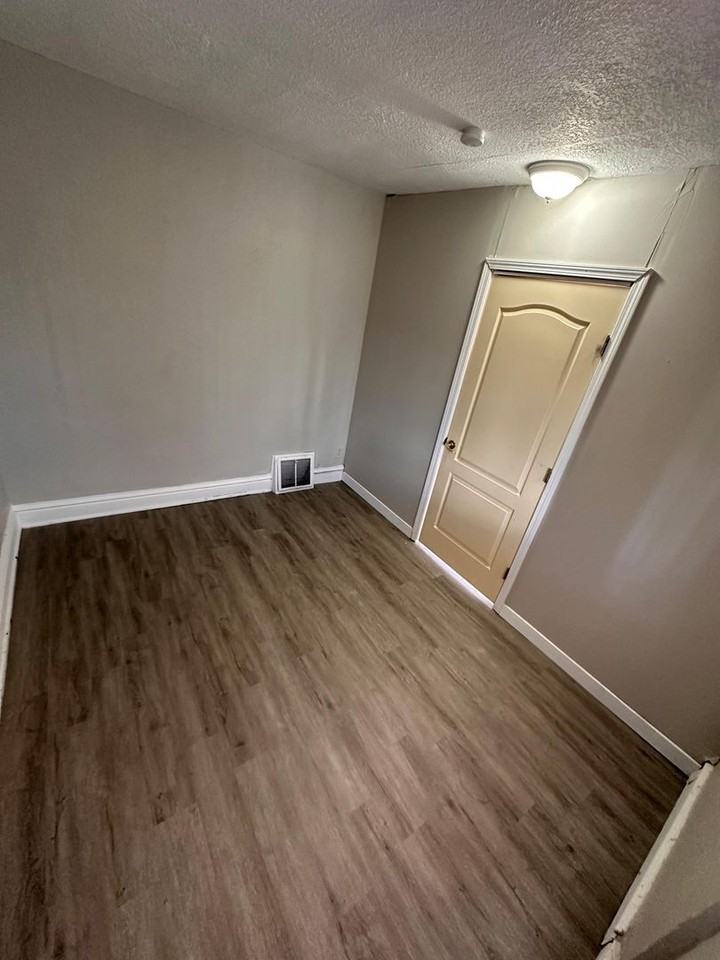 3902 Wabash Ave - Photo 7 of 8