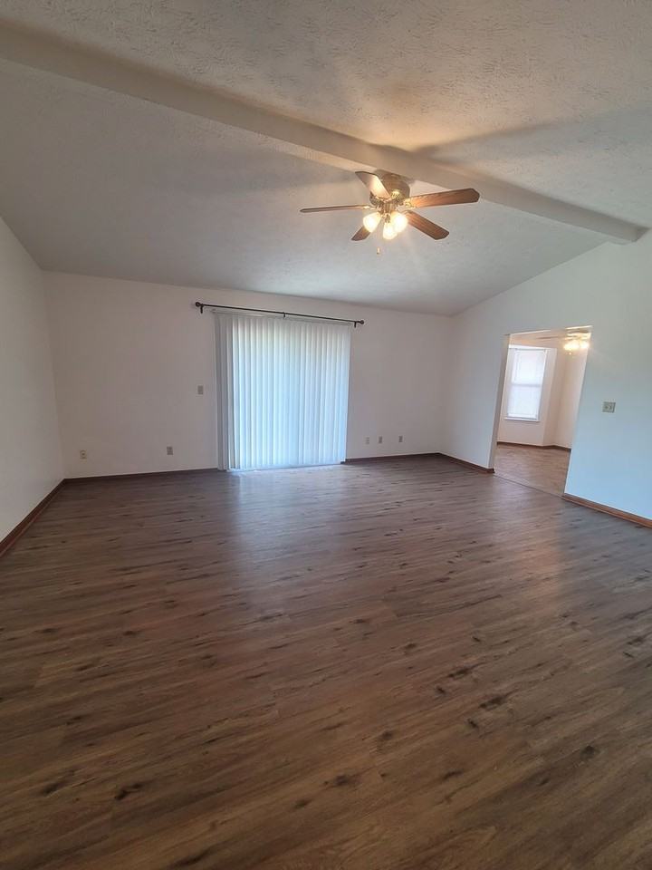 7709 Betty Louise Dr - Photo 2 of 11