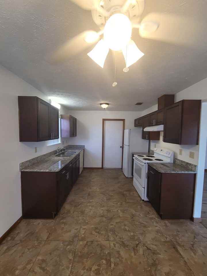 7709 Betty Louise Dr - Photo 5 of 11