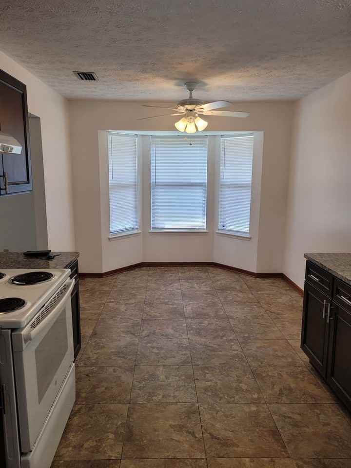 7709 Betty Louise Dr - Photo 6 of 11