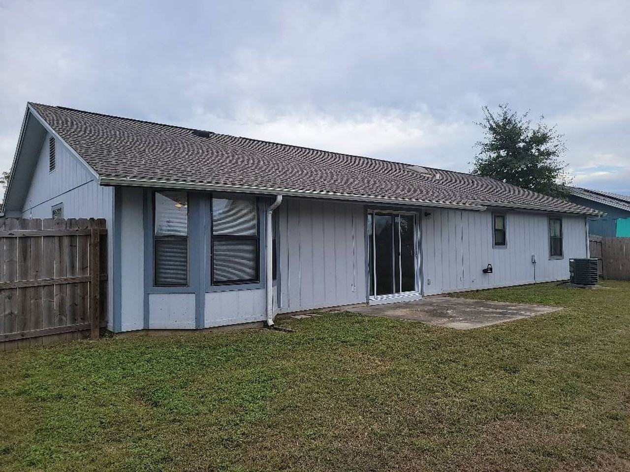 7709 Betty Louise Dr - Photo 3 of 23