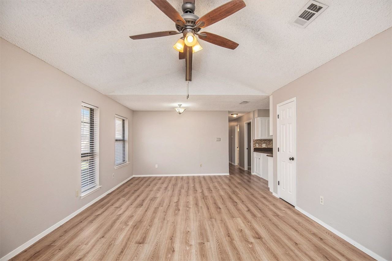 617 S Las Vegas Trl - Photo 5 of 24