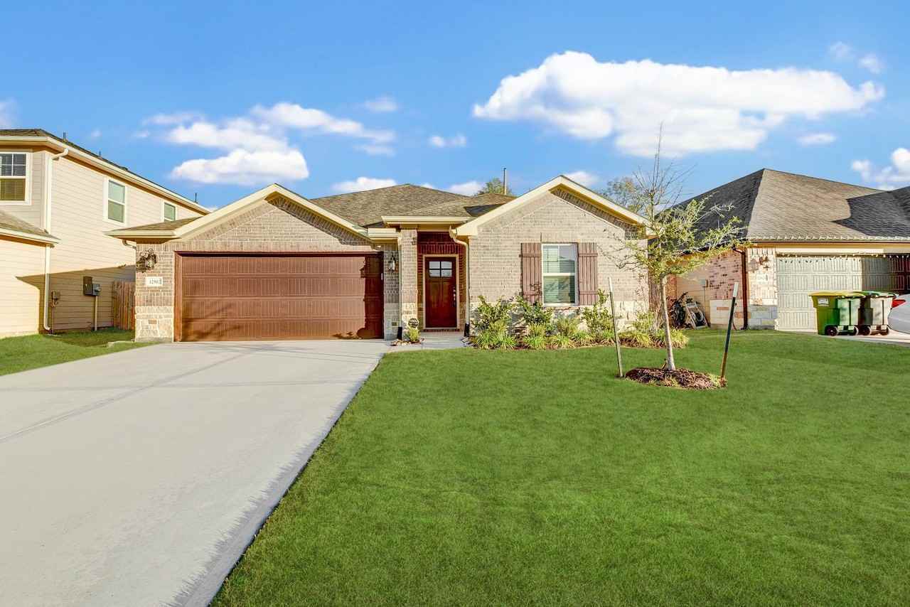 12902 Royal Ann Way - Photo 3 of 28