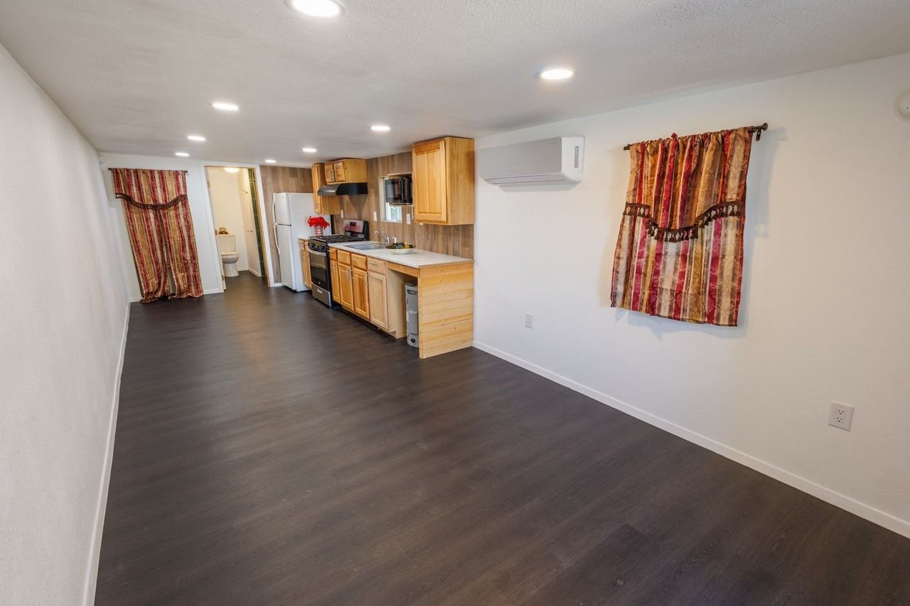550 Oak Mdws - Photo 3 of 13