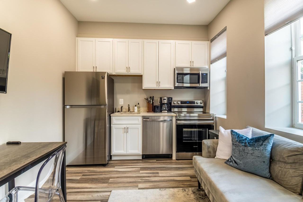 701 E St Se #1011208P - Photo 2 of 11