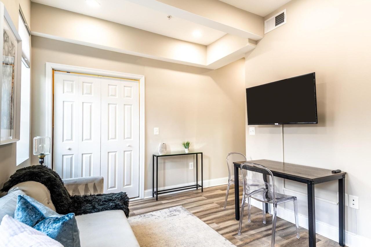 701 E St Se #1011208P - Photo 5 of 11