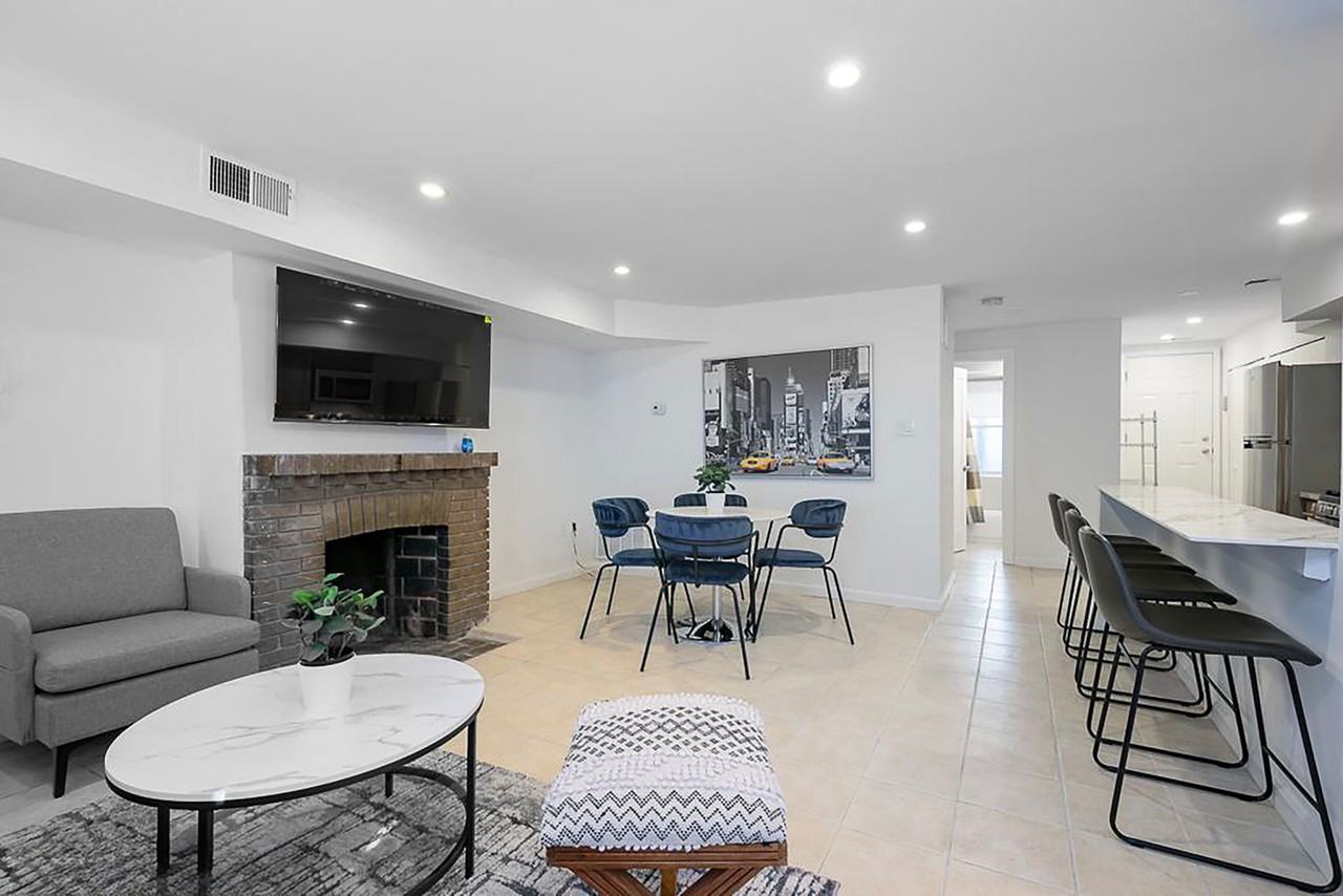 E Street Expy #1011207P - Photo 2 of 22