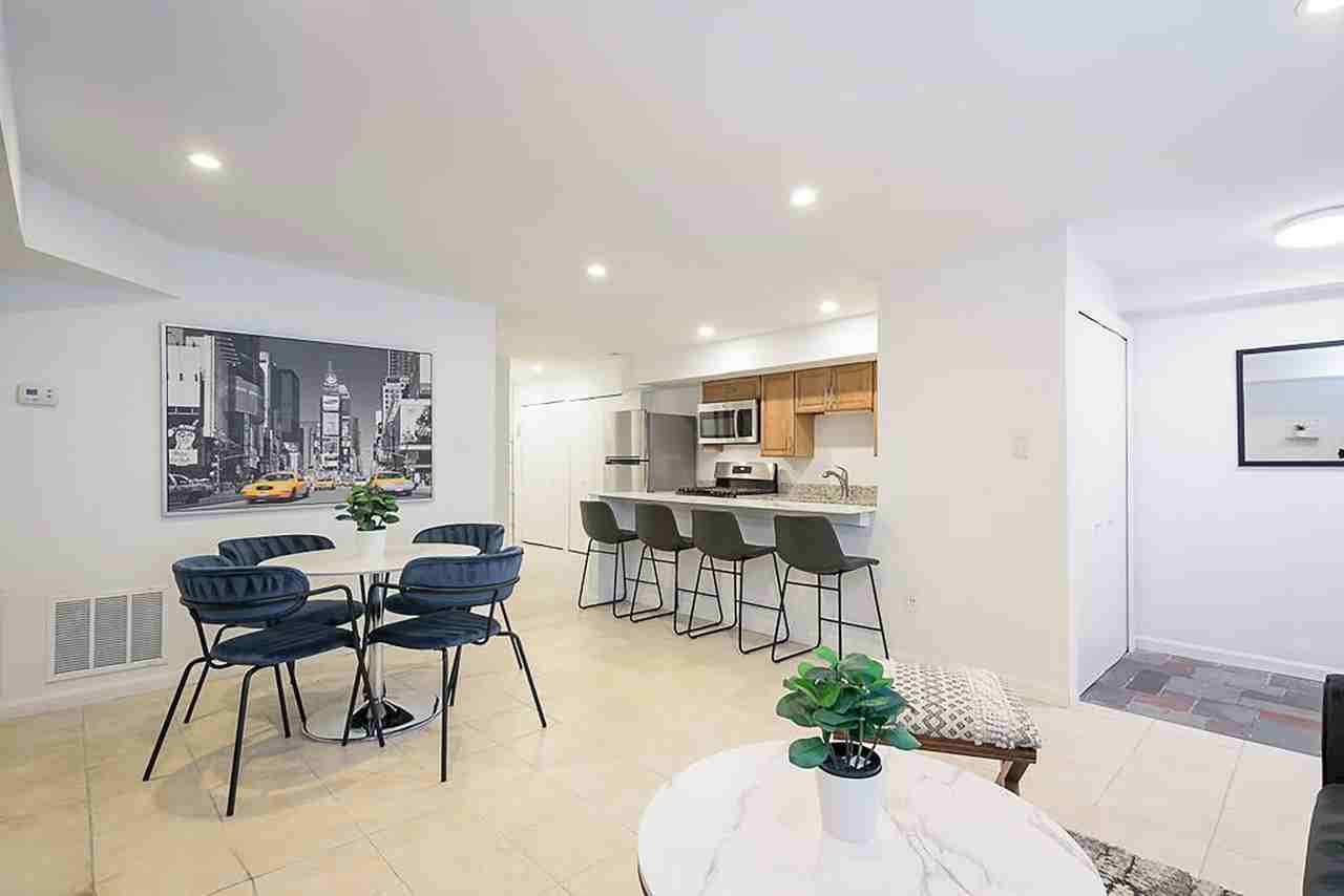 E Street Expy #1011207P - Photo 3 of 22