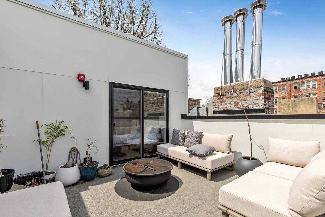 2478 1/2 Ontario Rd Nw #1011218P - Photo 3 of 16