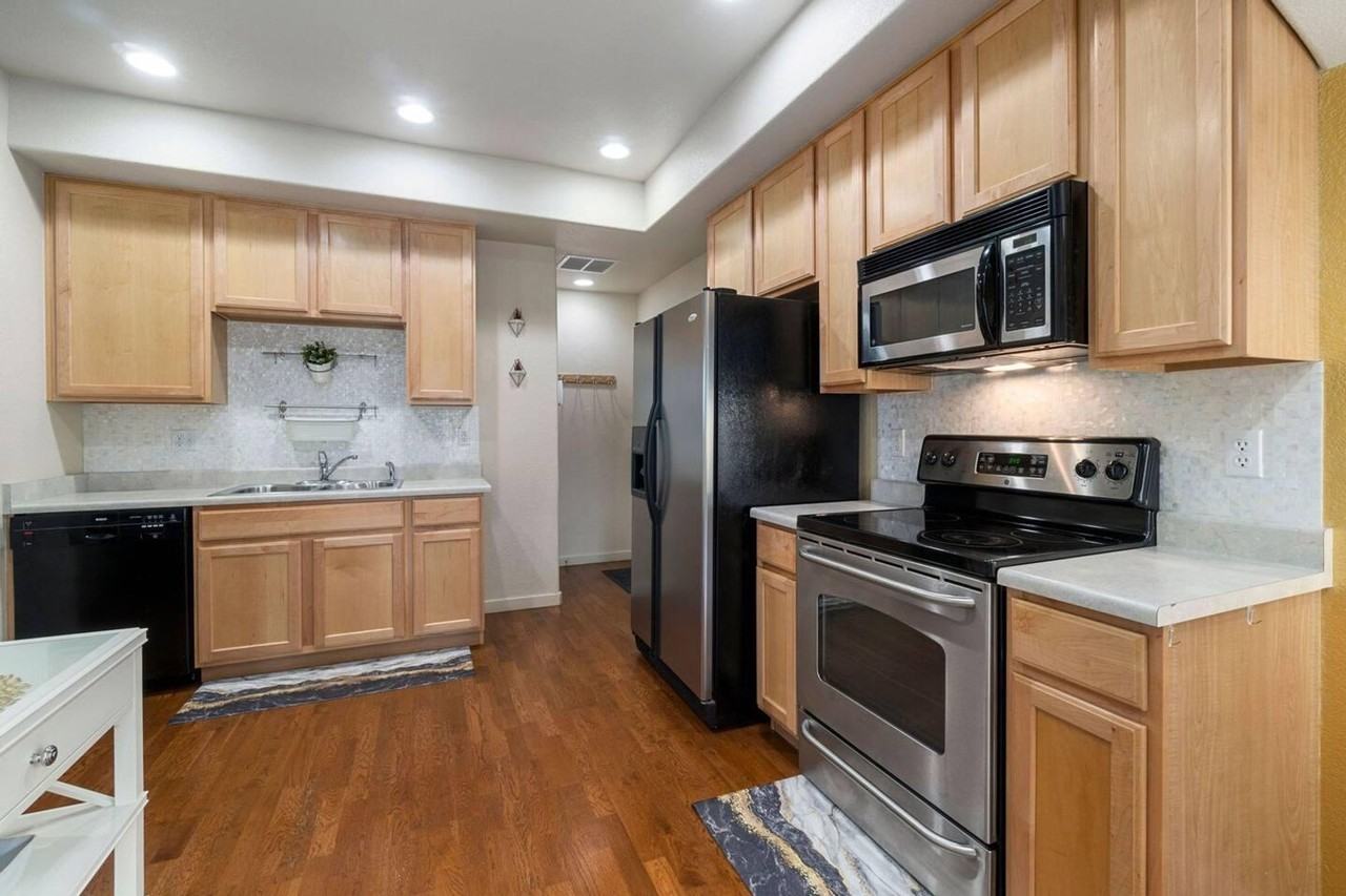 2919 Emporia Ct #1013147P - Photo 4 of 10