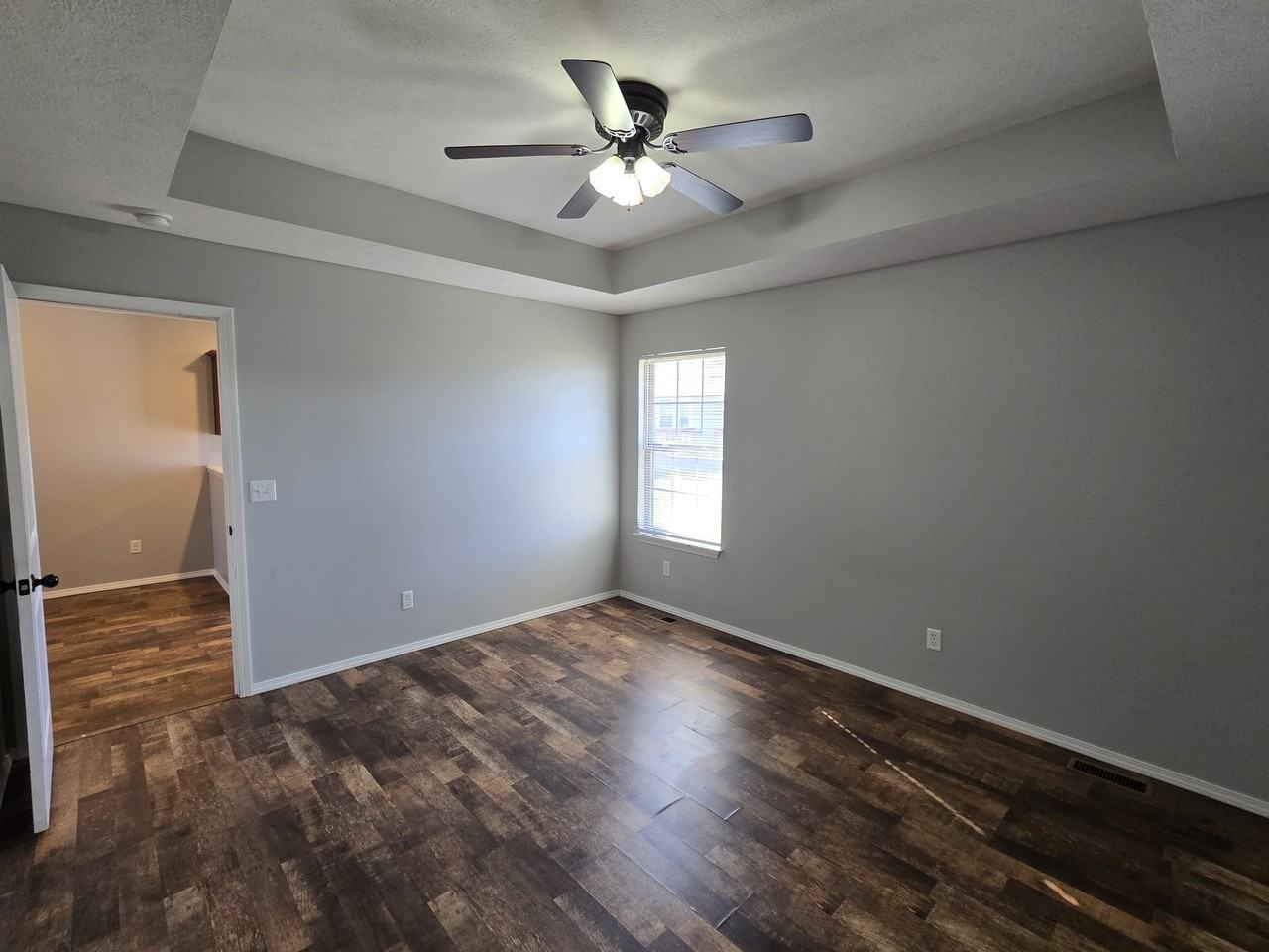 561 Welch St - Photo 7 of 17