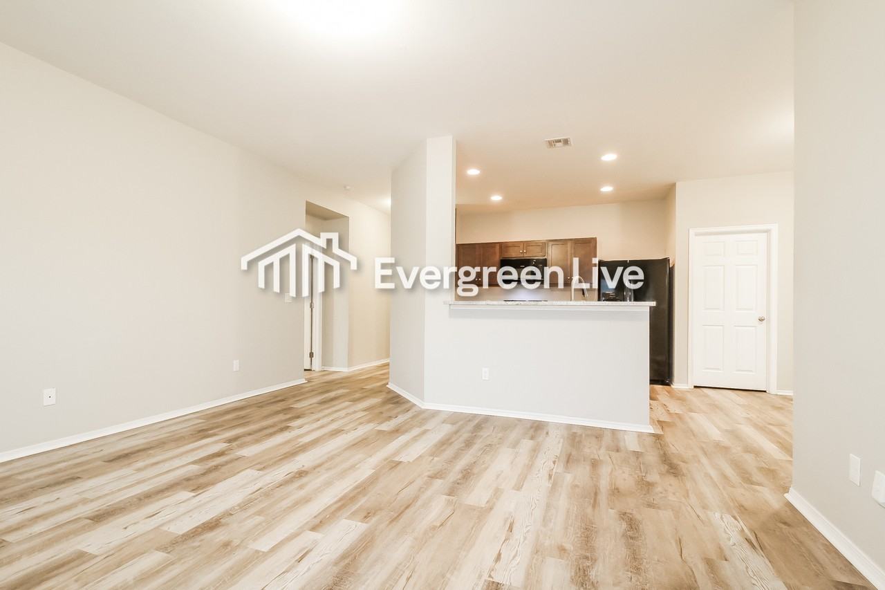 1417 Sandstone Dr - Photo 2 of 15