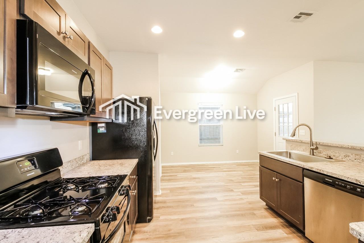 1417 Sandstone Dr - Photo 5 of 15
