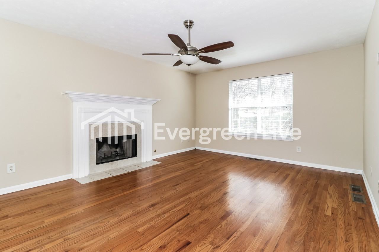 520 Ashland Manor Dr - Photo 2 of 15