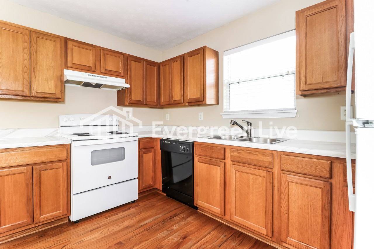 520 Ashland Manor Dr - Photo 6 of 15