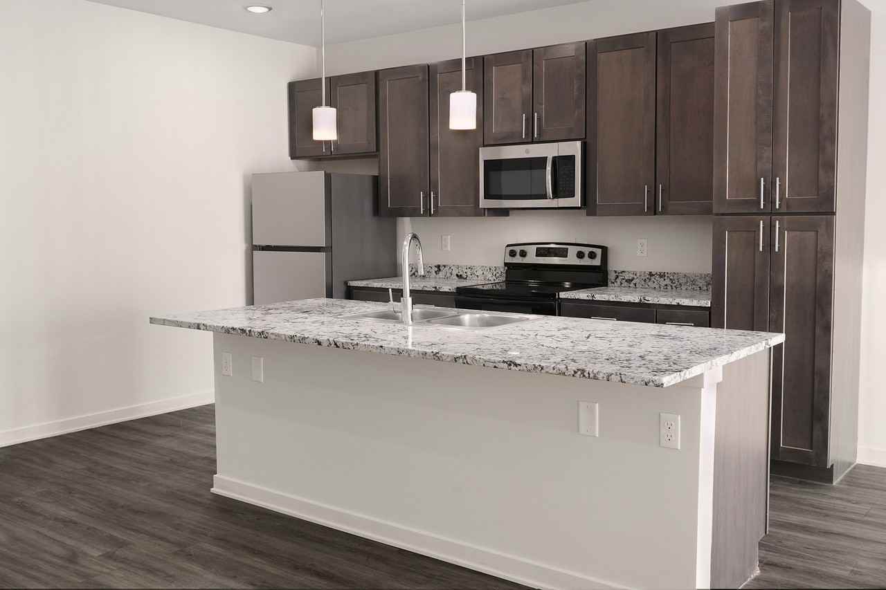 Legacy 23 - Photo 5 of 16