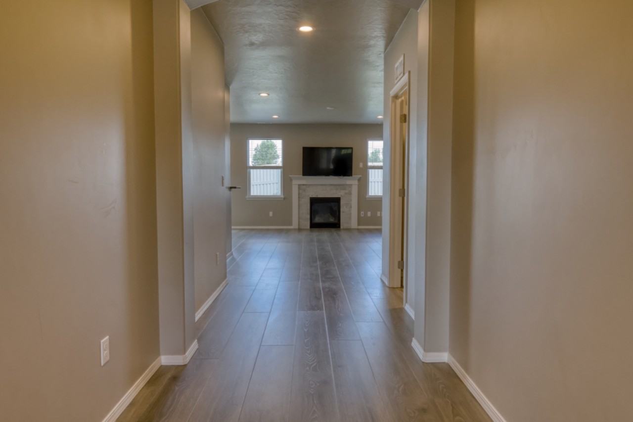 602 Stanley Lake St - Photo 2 of 10
