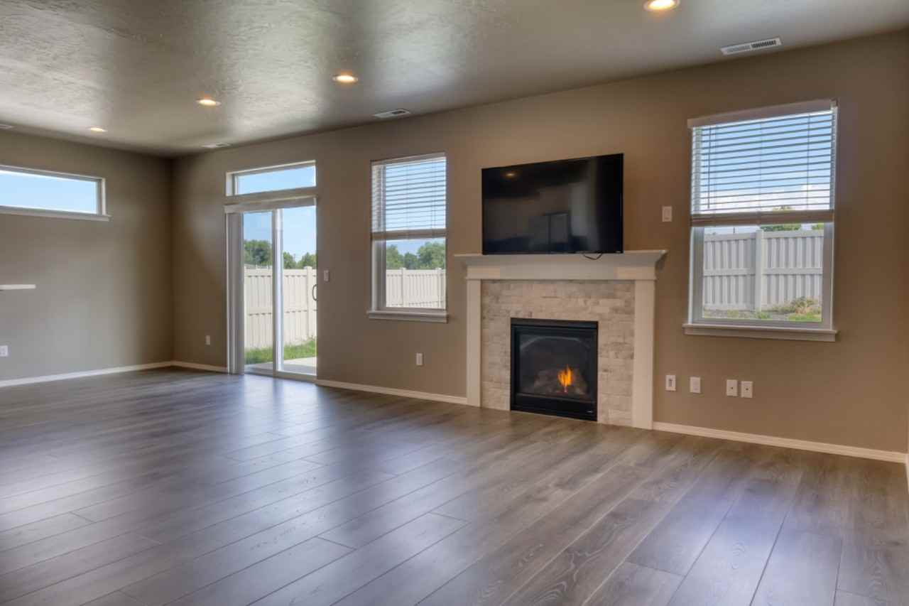 602 Stanley Lake St - Photo 3 of 10