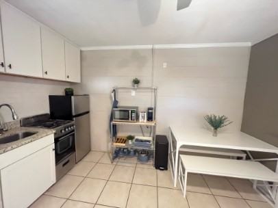 402 S Holly St #H - Photo 3 of 10