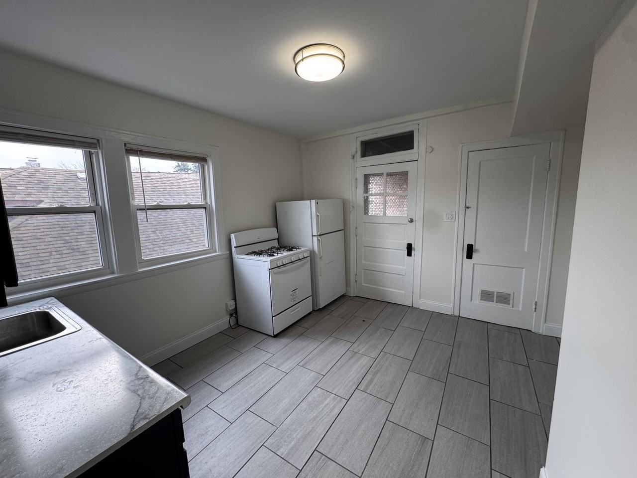 3055 W 56th St #3 - Photo 3 of 10