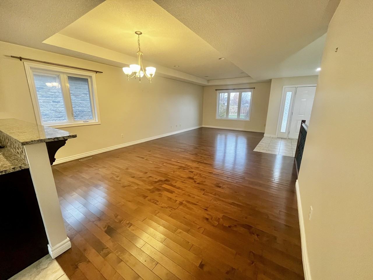 448 Hadfield Cres #1 - Photo 4 of 23