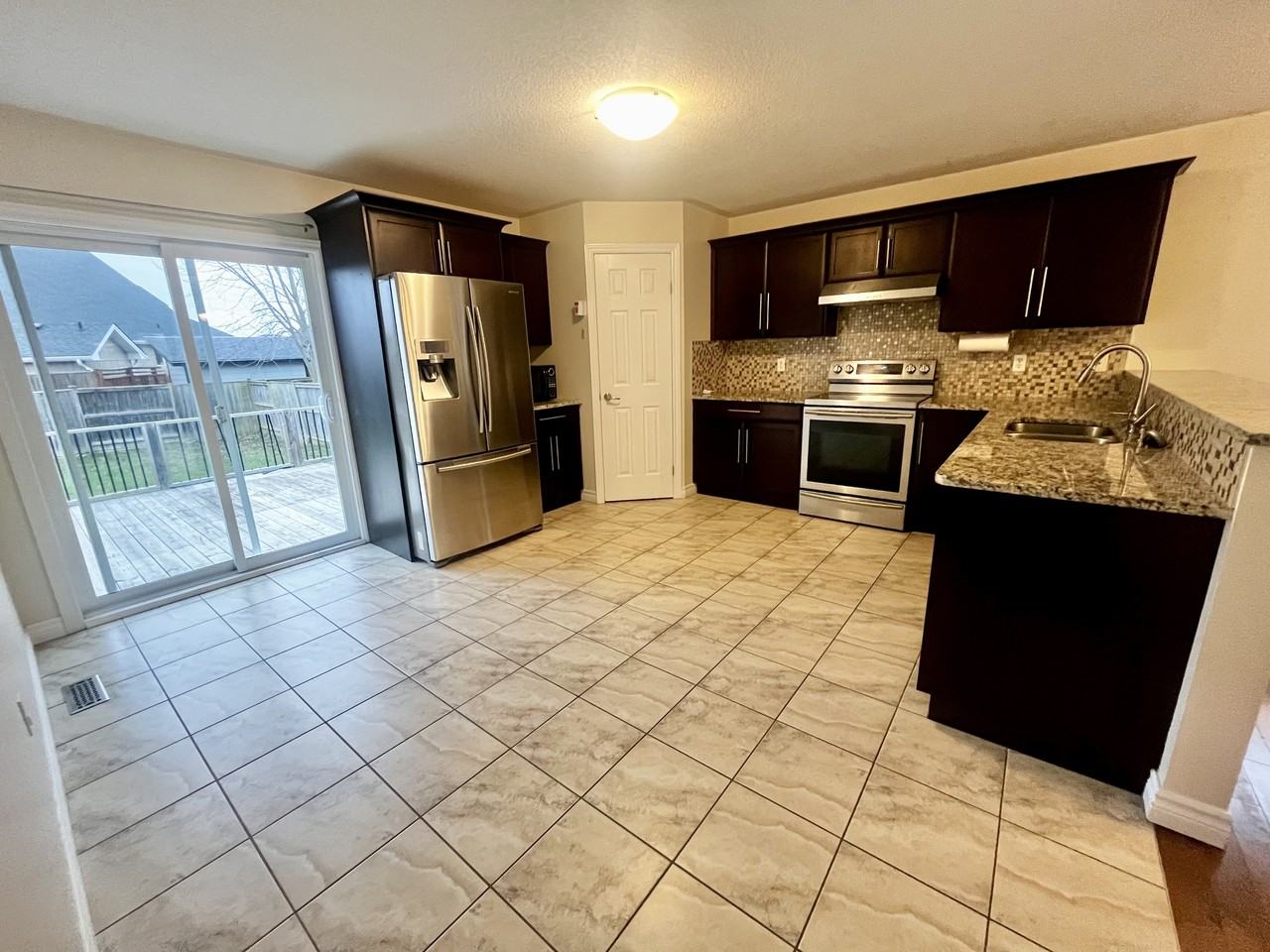448 Hadfield Cres #1 - Photo 6 of 23