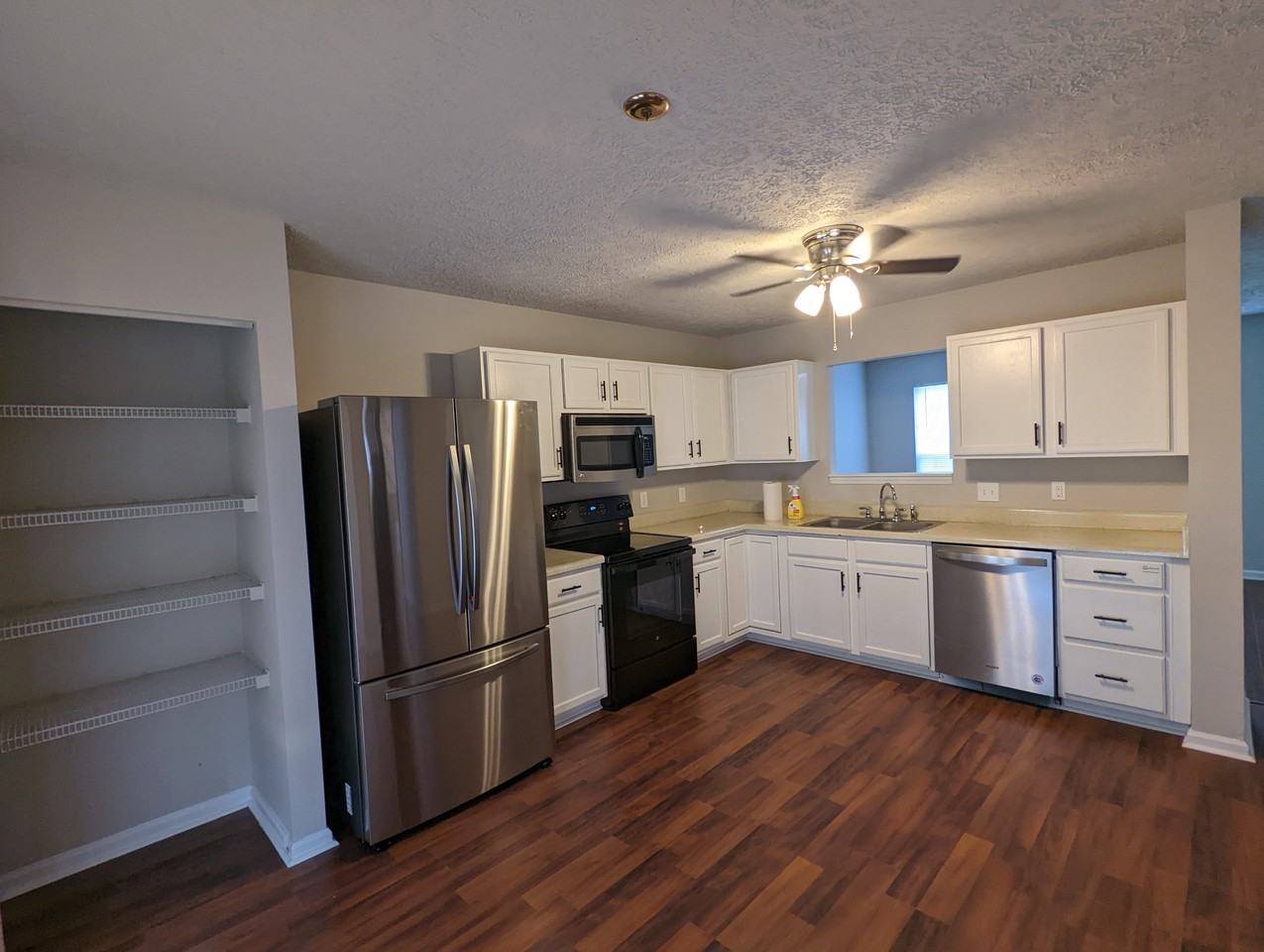 3615 Sana Ct - Photo 6 of 35