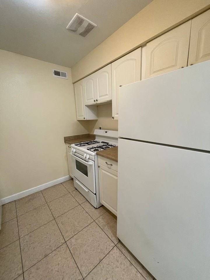 Abbott Acres Apartments - Photo 4 of 20