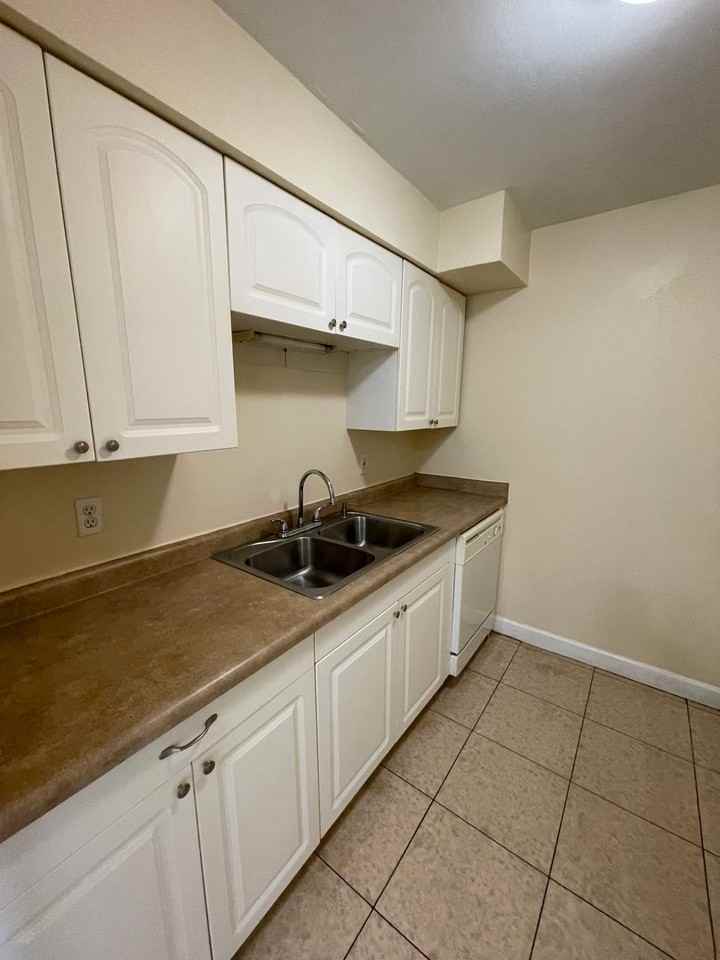 Abbott Acres Apartments - Photo 3 of 20