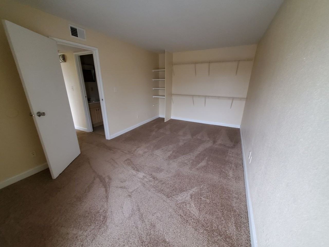 Abbott Acres Apartments - Photo 6 of 20