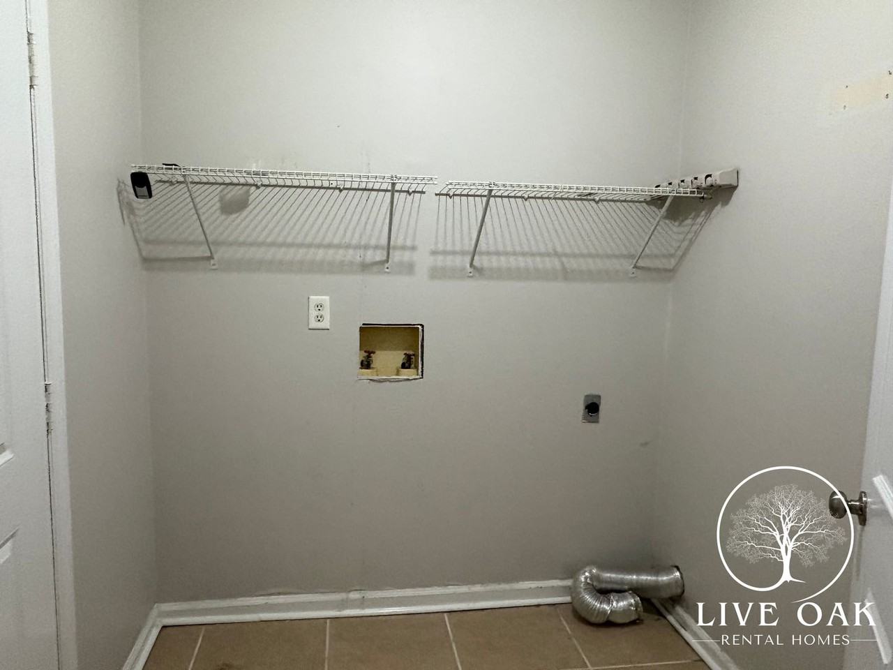 617 Slade St - Photo 3 of 14