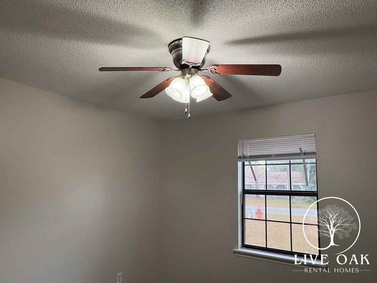 617 Slade St - Photo 6 of 14