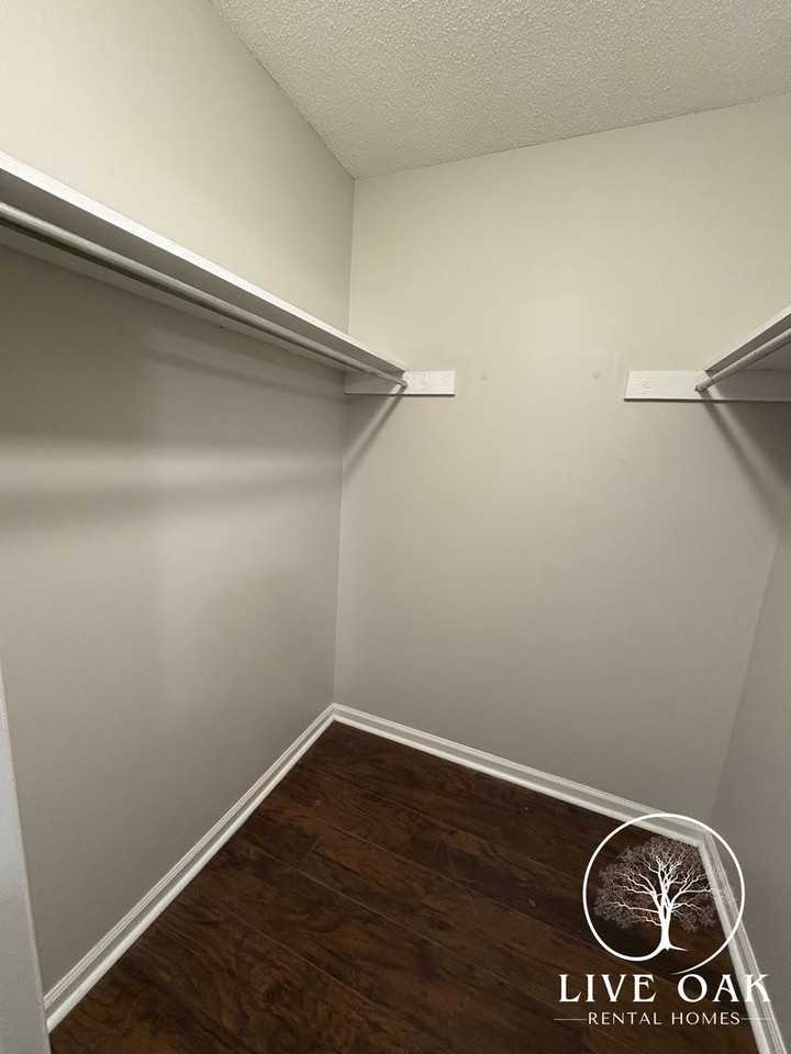 617 Slade St - Photo 7 of 14