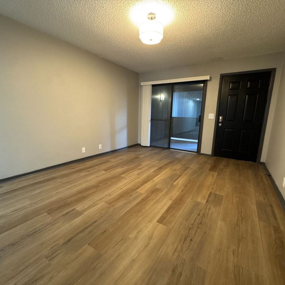 1121 N 28th St #13 - Photo 5 of 19