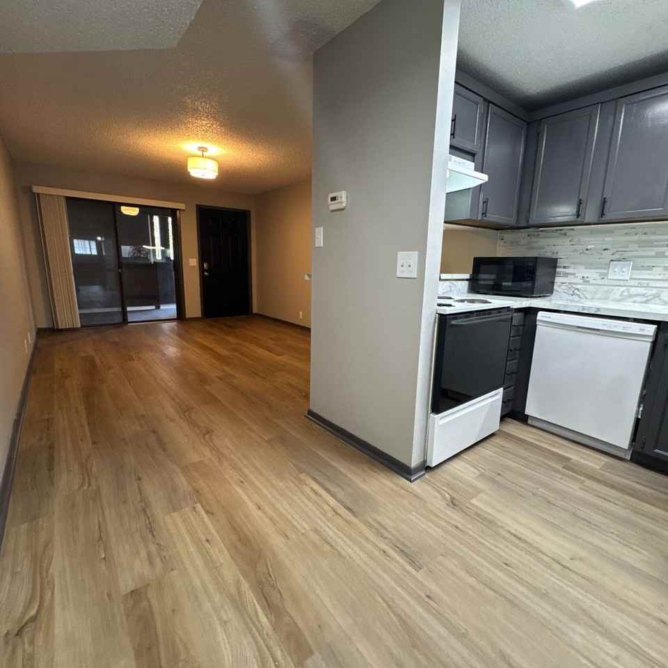 1121 N 28th St #13 - Photo 6 of 19