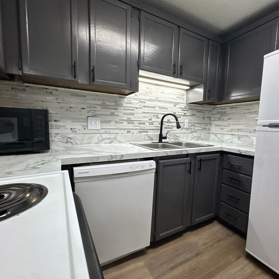 1121 N 28th St #13 - Photo 7 of 19