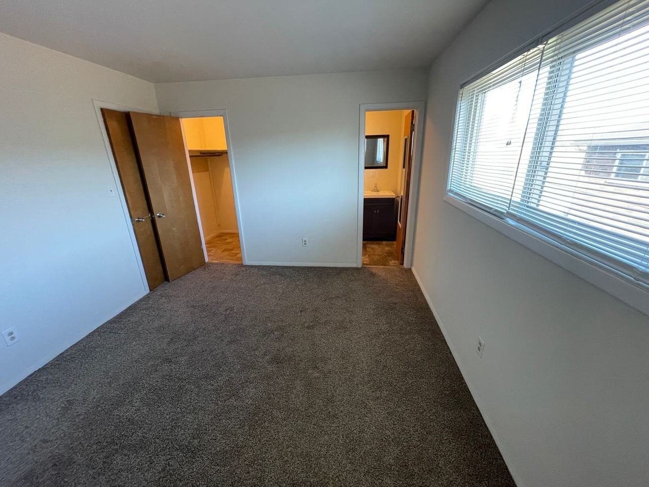 Parkway Apartments - Photo 5 of 39