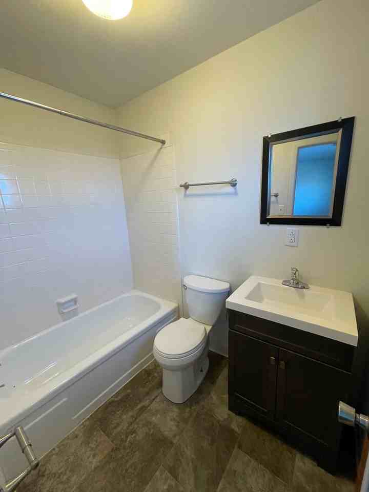 Parkway Apartments - Photo 7 of 39