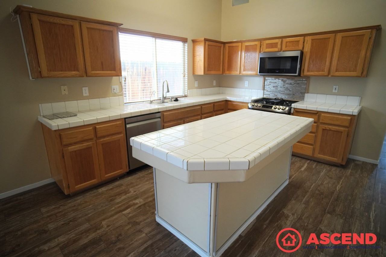 9915 Turfway Park Ct - Photo 2 of 15