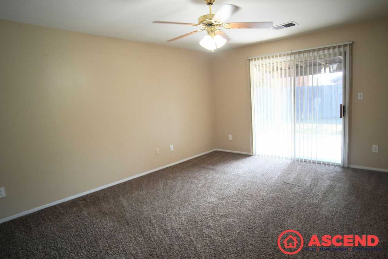 9915 Turfway Park Ct - Photo 3 of 15