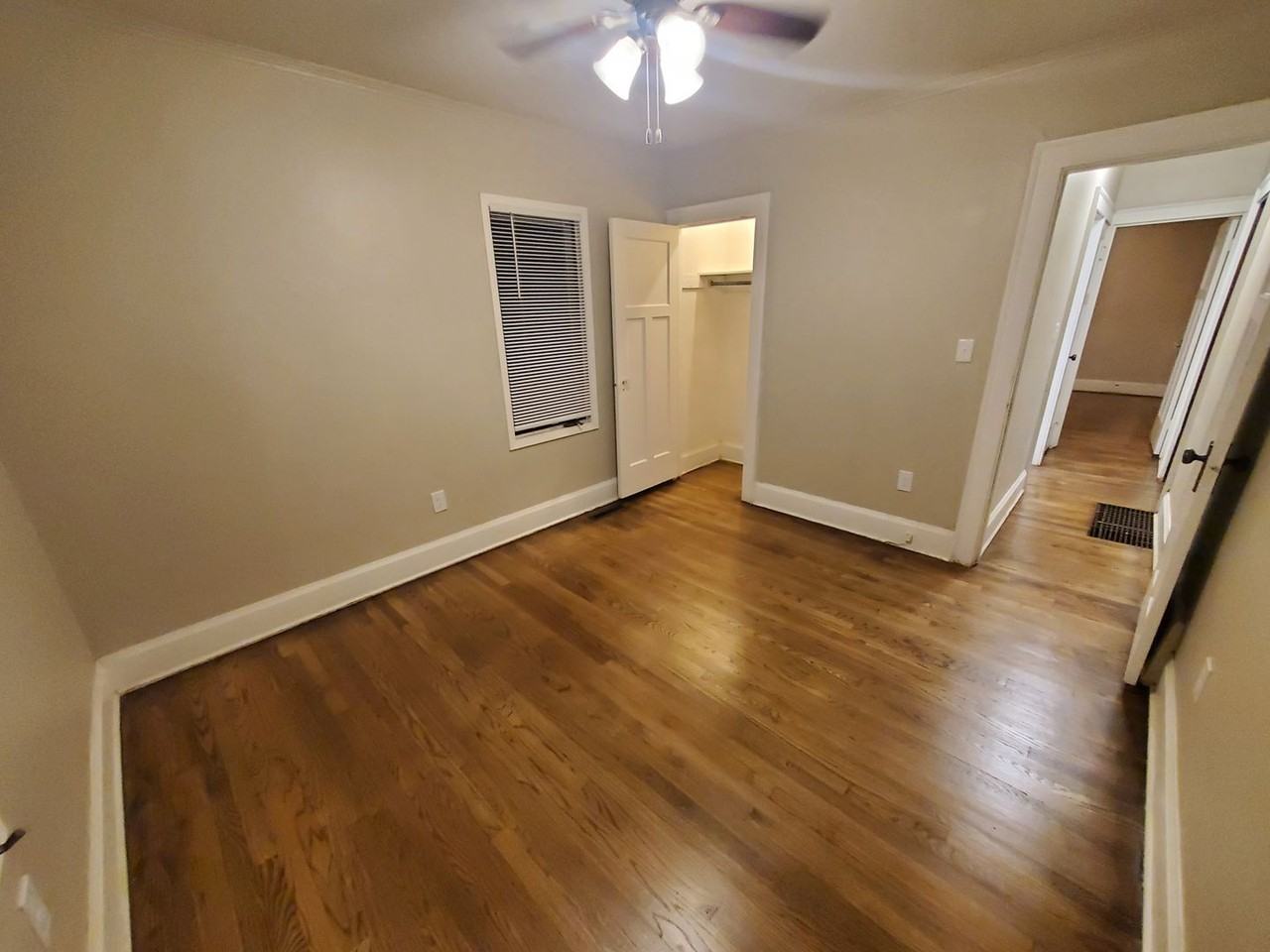 2726 Des Moines St - Photo 3 of 33