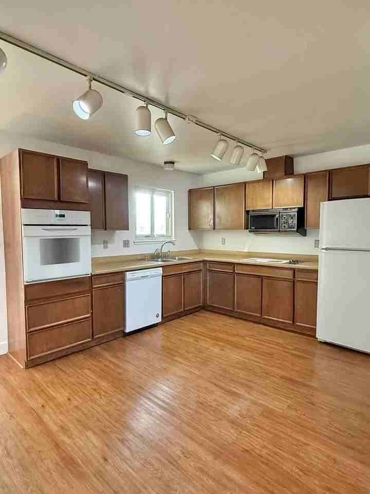 2905 Scholl Dr - Photo 2 of 10