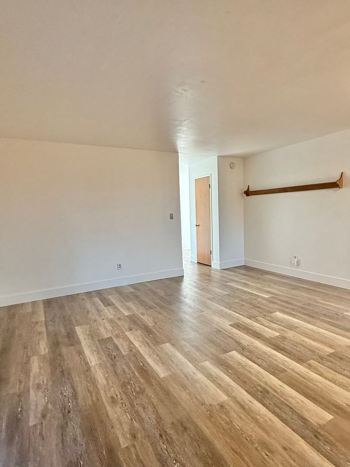 2905 Scholl Dr - Photo 6 of 10