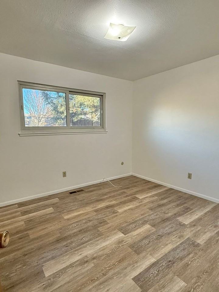 2905 Scholl Dr - Photo 7 of 10