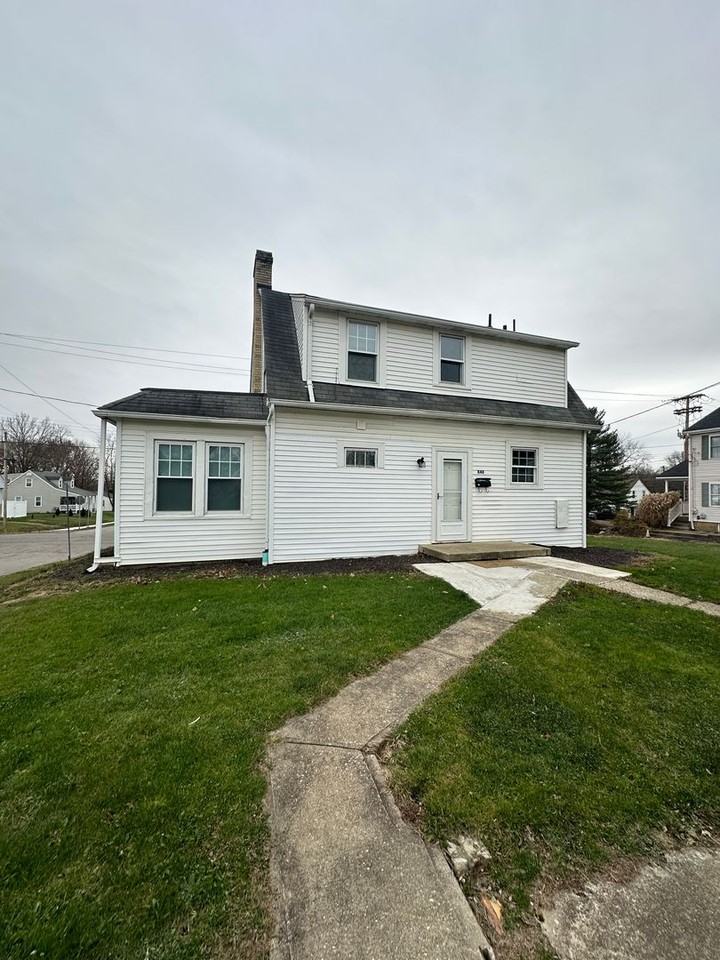 848 E University St - Photo 2 of 10