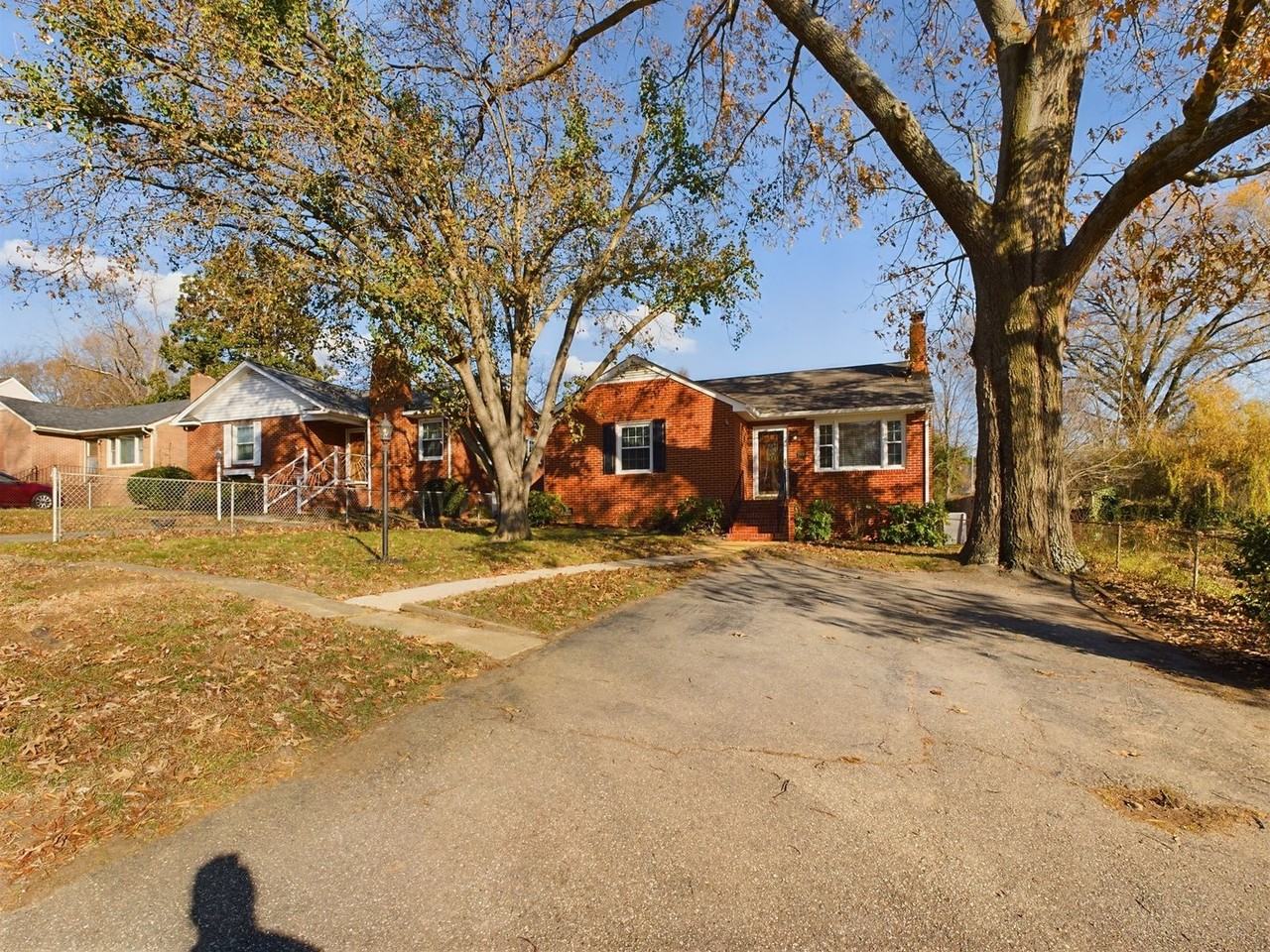 7505 Landsworth Ave - Photo 2 of 30